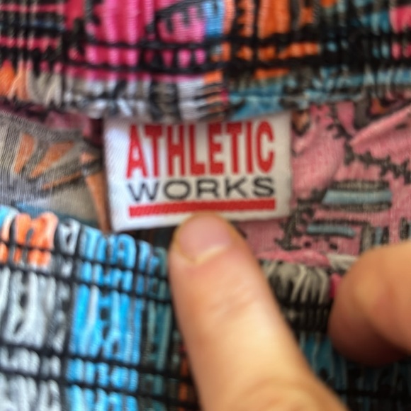Vintage 80’s Athletic Works shorts.  Awesome retro design.  Size M. - Picture 3 of 4